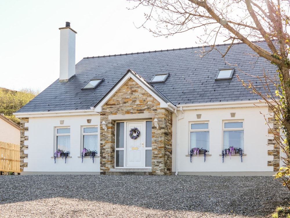 Wisteria Cottage — 4-Star Luxury Hotel in Donegal, Republic of Ireland
