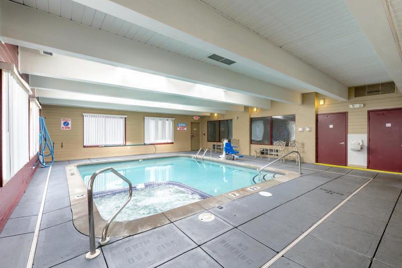 Days Inn by Wyndham Muskegon - photo 87
