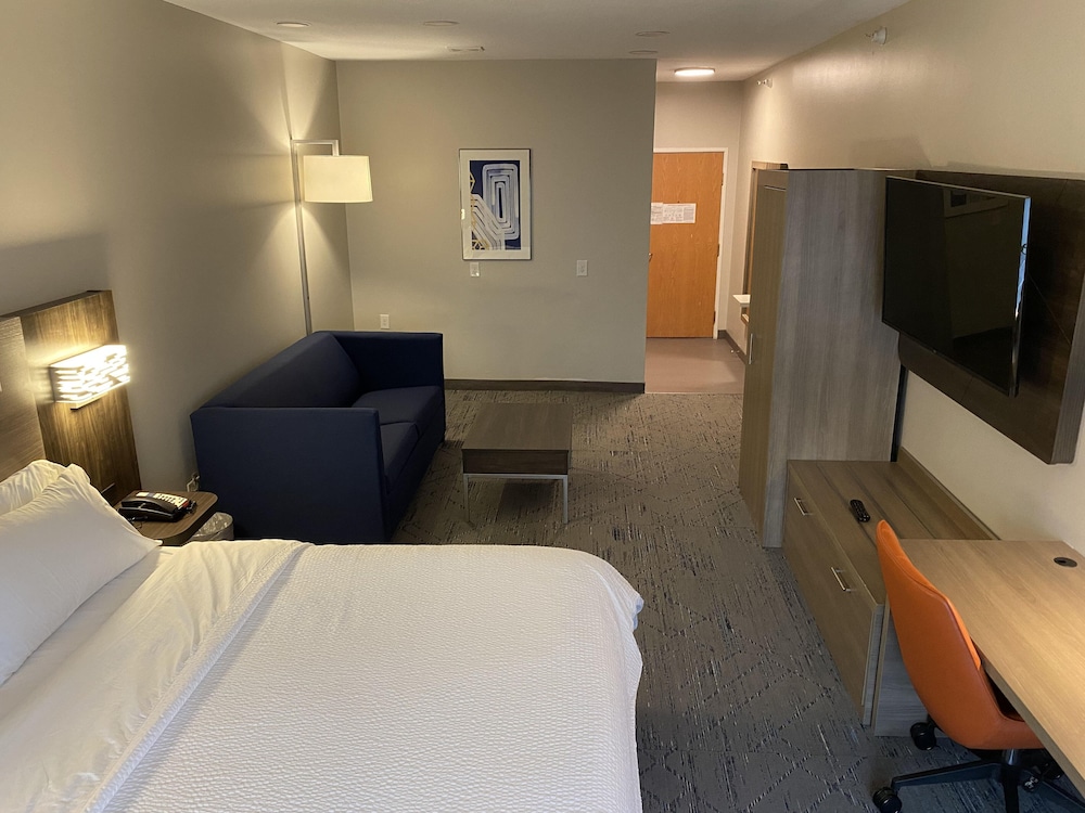 Holiday Inn Express Hotel & Suites Plymouth by IHG - photo 11