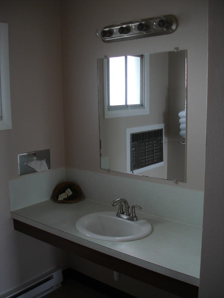Tops Motel - photo 14