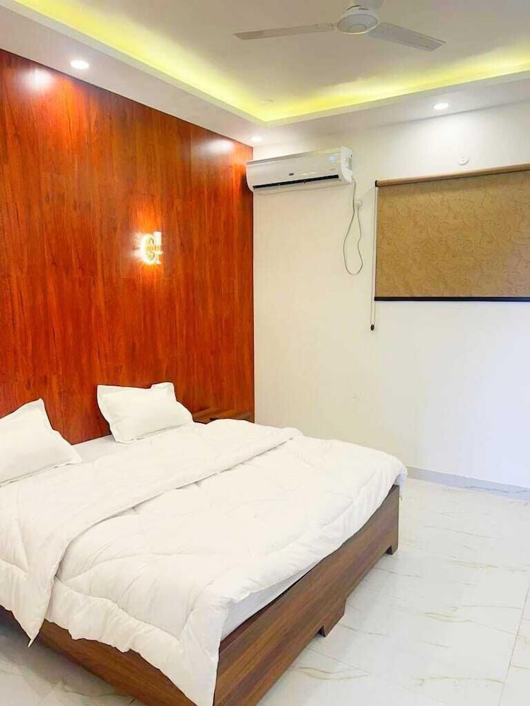 Kingfisher Luxury Resort in Sohna, India