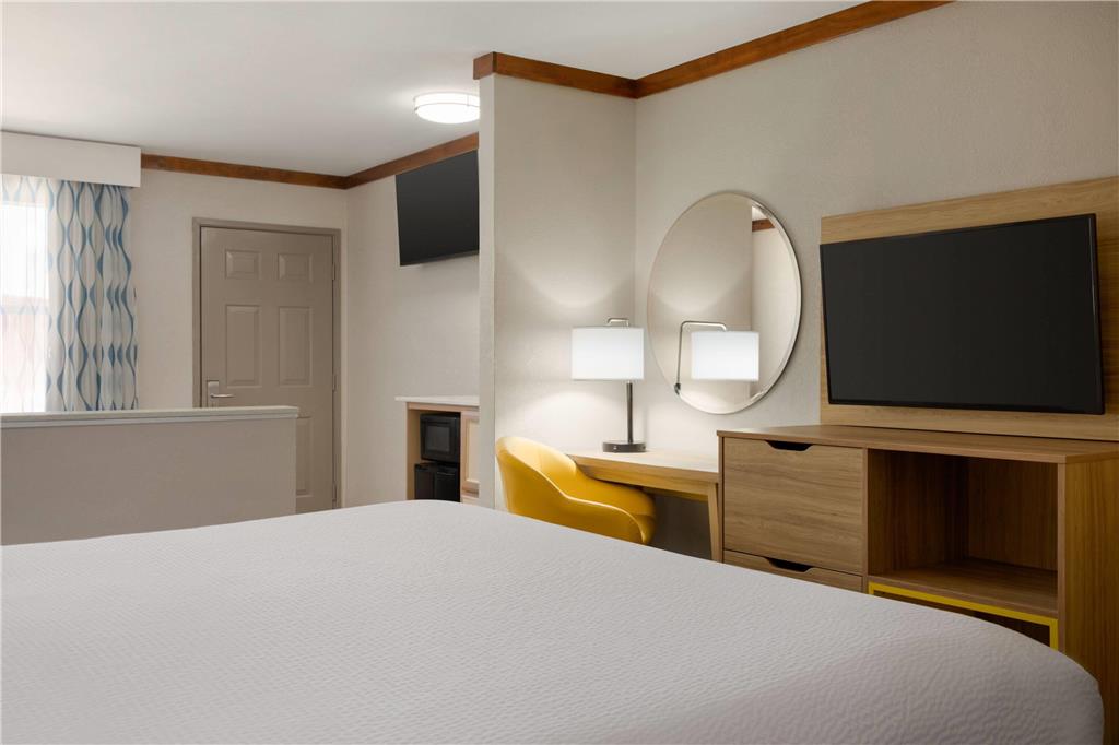 Days Inn by Wyndham Suites Fredericksburg - photo 12