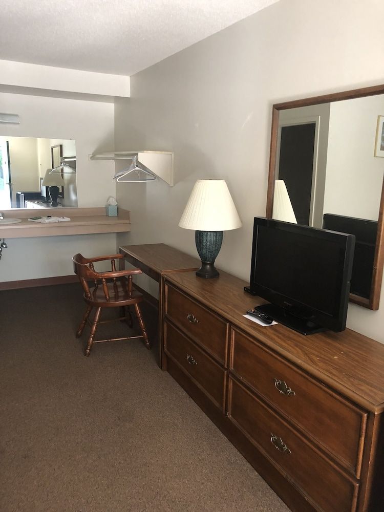 Gravity Inn Motel - photo 3