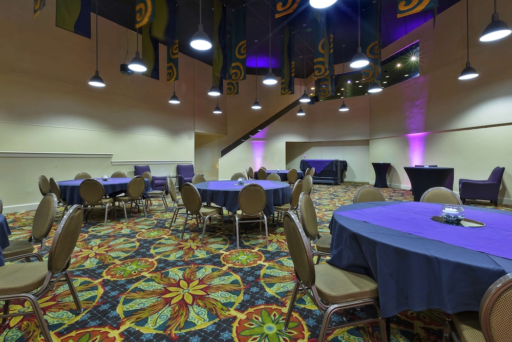 DoubleTree by Hilton Holland - photo 56