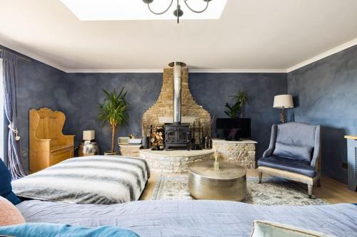 Chic Family Barn edge of Frome country views — 4-Star Luxury Hotel in Frome, United Kingdom