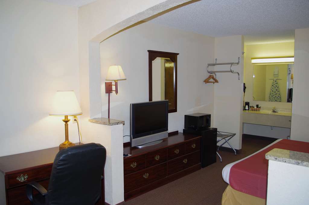 Americas Best Value Inn Malvern - photo 11