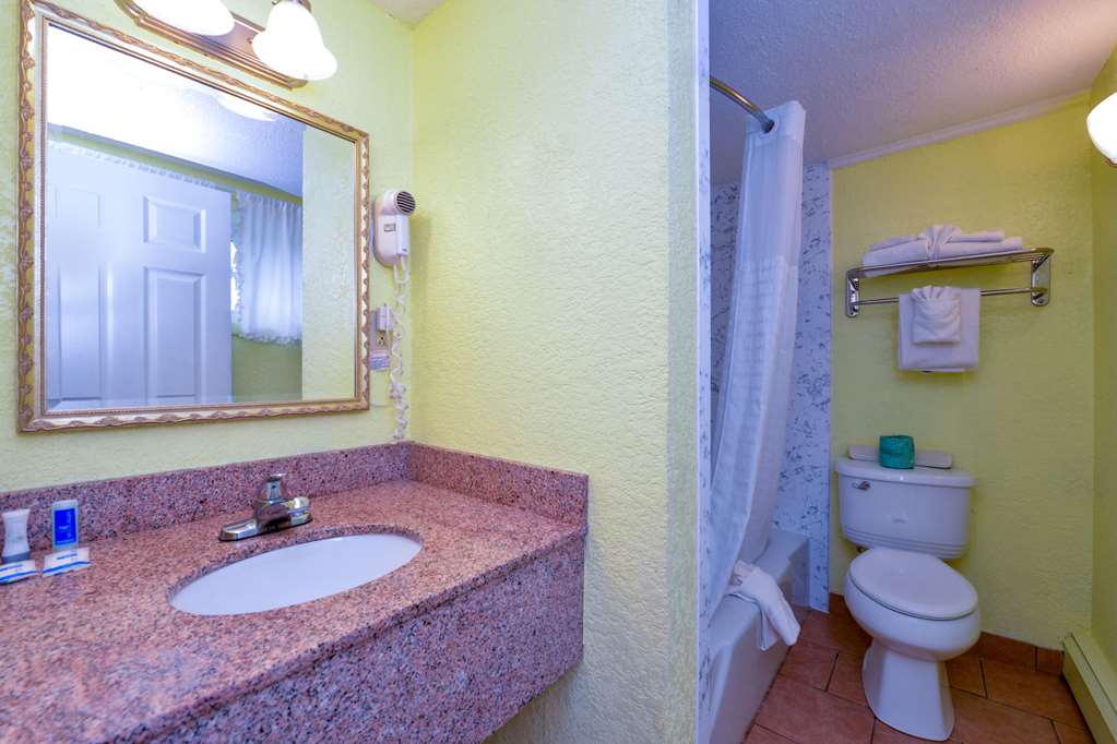 Rodeway Inn Orleans Cape Cod - photo 17