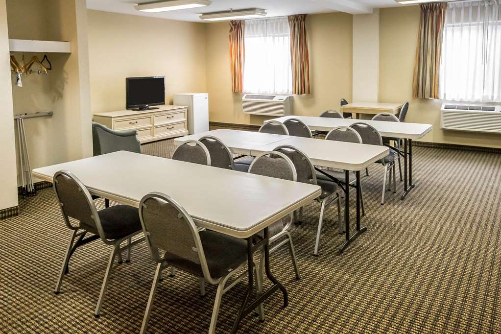 Econo Lodge Inn & Suites Monroe - photo 21