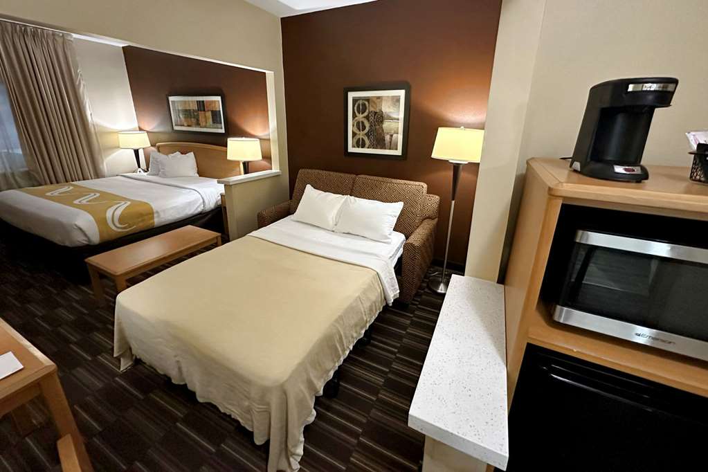 Quality Suites Near West Acres - photo 8