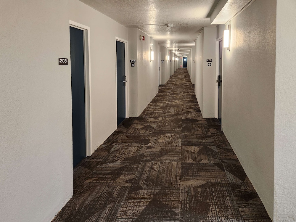 Motel 6 Lincoln NE Airport - photo 26