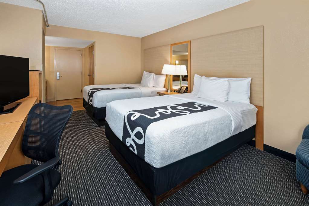 La Quinta Inn & Suites by Wyndham West Palm Beach Airport - photo 16