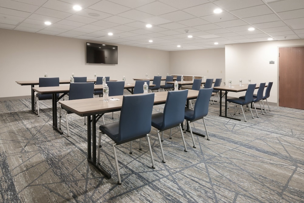 Holiday Inn Express & Suites Williamstown Glassboro by IHG - photo 45