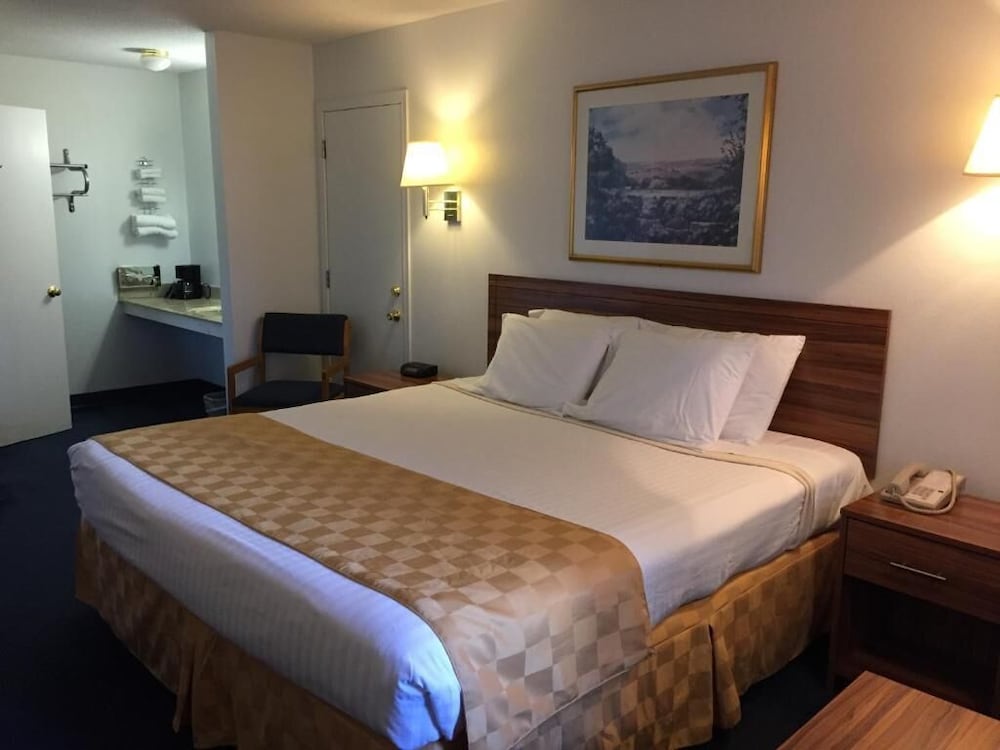 Haysville Express Inn - photo 13