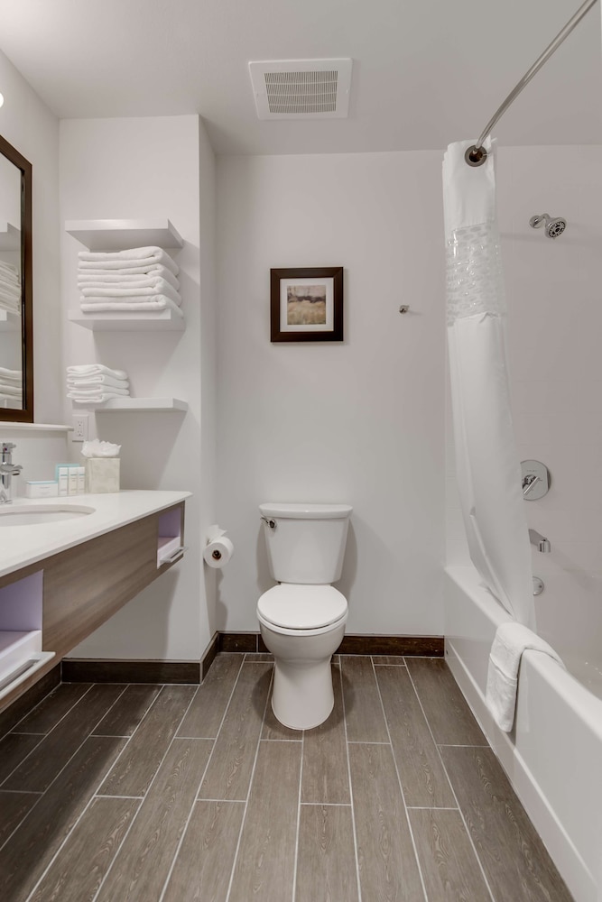 Hampton Inn & Suites Los Angeles Glendale - photo 36