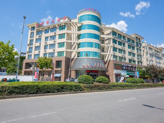 Liqun Business Hotel — hotel in Kaihua