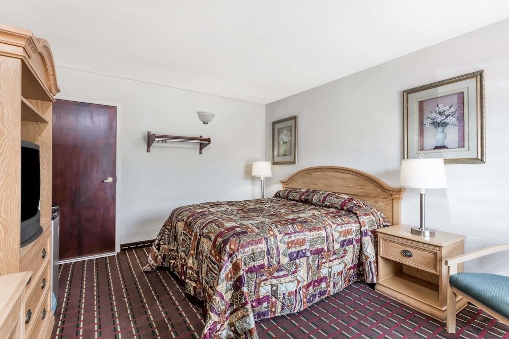 Brentwood Inn & Suites - photo 3
