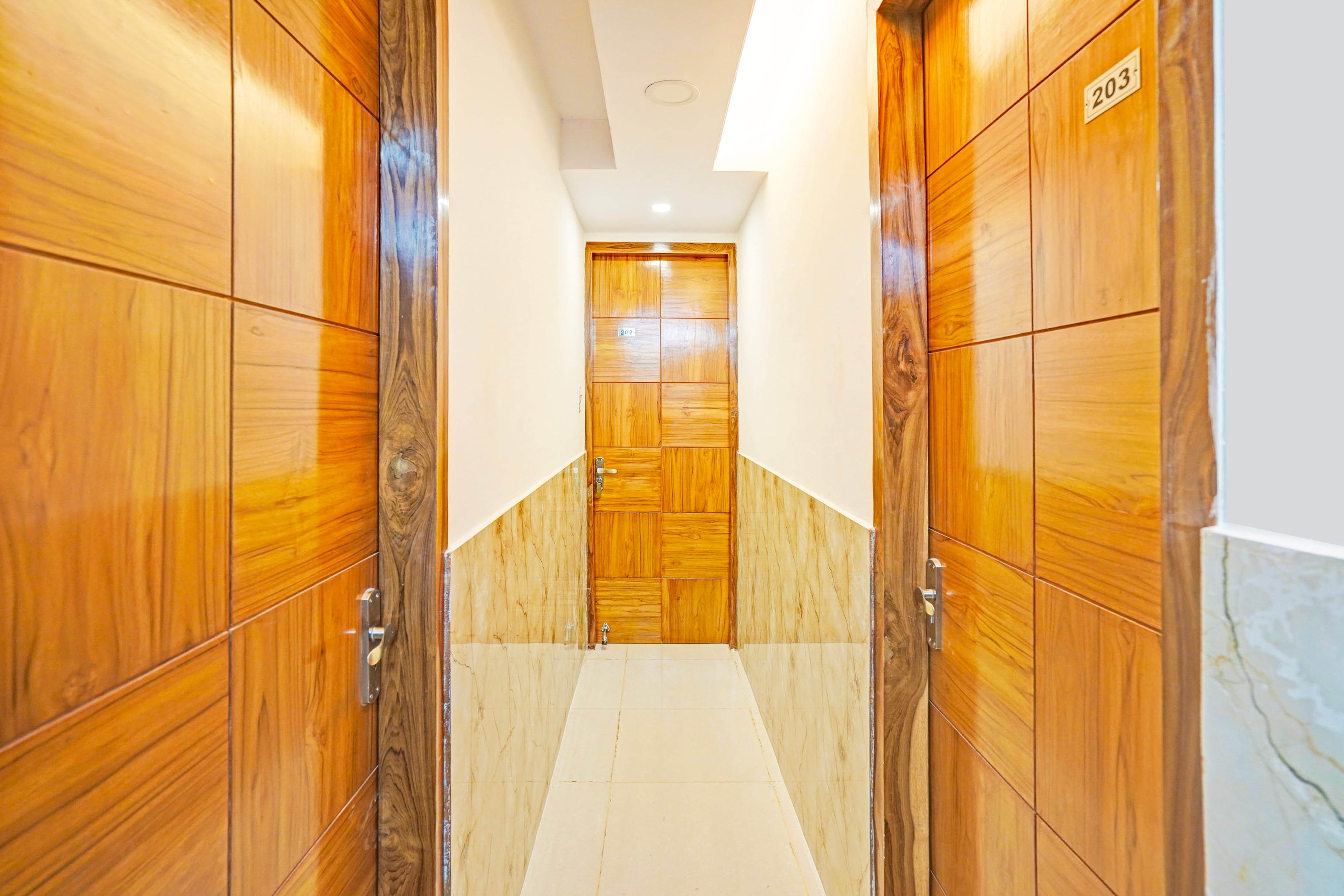 Hotel O veer palace — 4-Star Luxury Hotel in New Delhi, India