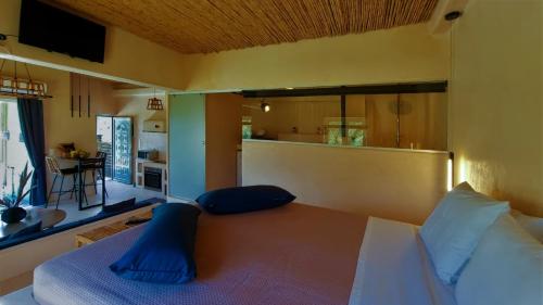 Gratelia Studio Damnoni — 4-Star Luxury Hotel in Agios Vasileios, Greece