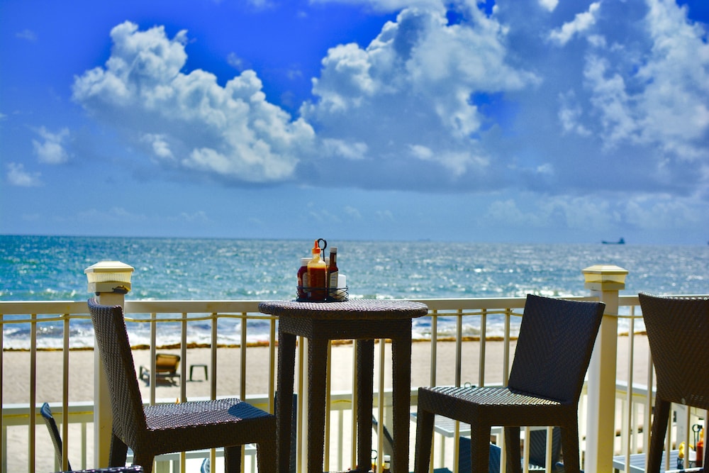 Sun Tower Hotel & Suites on the Beach - photo 18