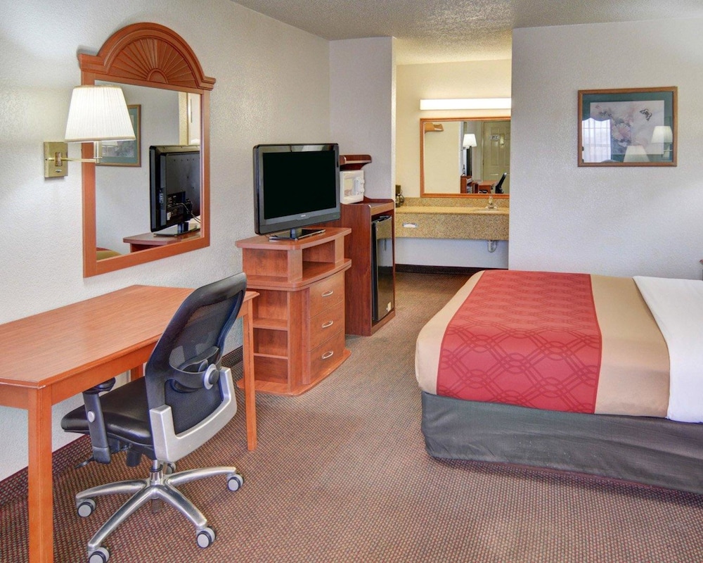 Super 8 by Wyndham Decatur Texas - photo 40