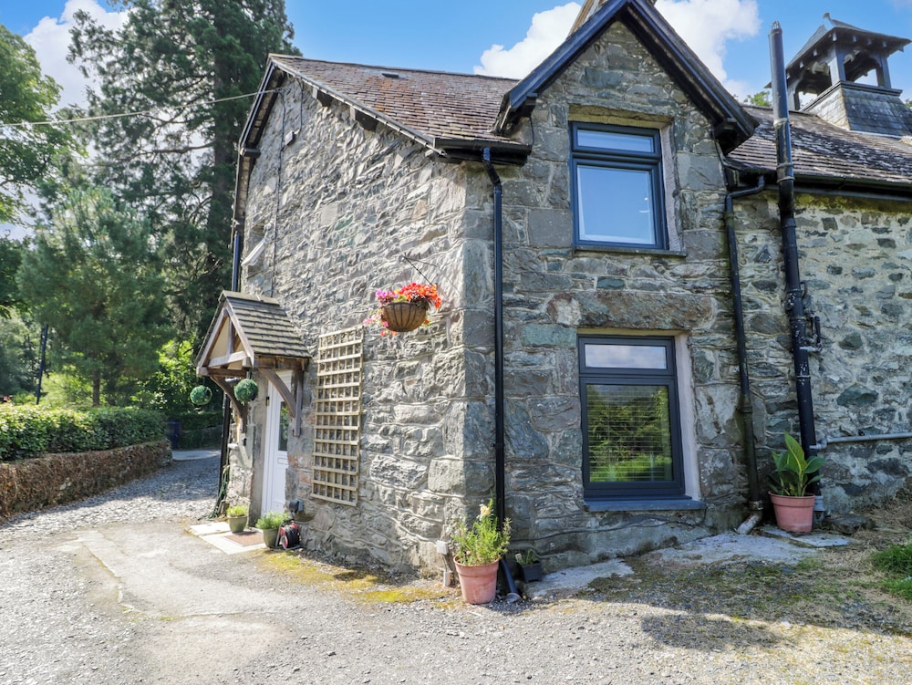 Y Bwthyn - carbon neutral hotel in Dolgellau