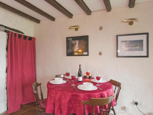 Holly Cottage