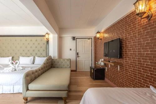 Infinite Hotel