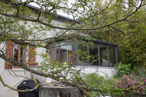 Agreable Logement Independant Avec Veranda — Vienne