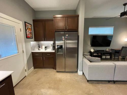 Modern Home In North central Austin - photo 4