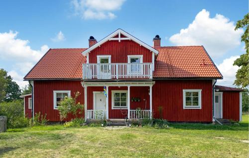 4 Bedroom Beautiful Home In Mönsterås — 4-Star Luxury Hotel in Moensteras, Sweden