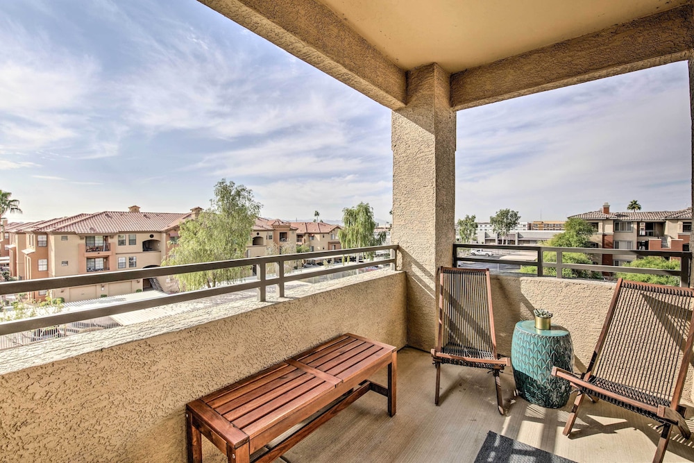 Modern Phoenix Condo w Resort Pool & Spa - photo 11