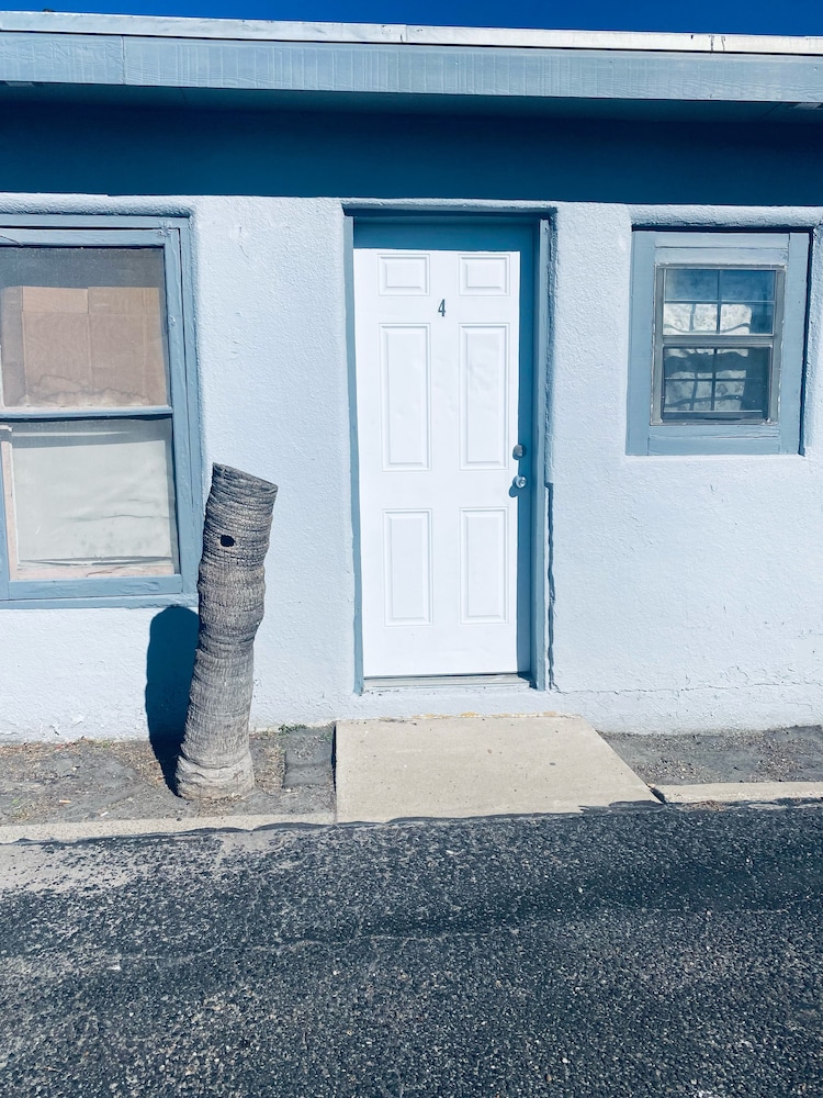 Sunset Motel — Alice — photo 2