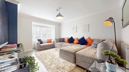 Rare find new build 3 bedroom house near Cheshire Oaks — 4-Star Luxury Hotel in Ellesmere Port, United Kingdom