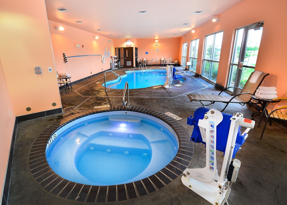 Baymont by Wyndham Grand Forks - photo 37