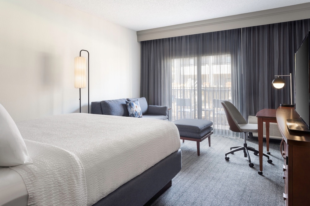 Courtyard St. Petersburg Clearwater - photo 4