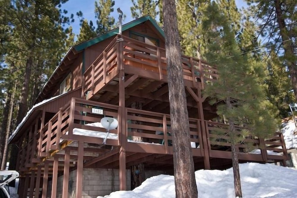 1682 Tionontati St — South Lake Tahoe