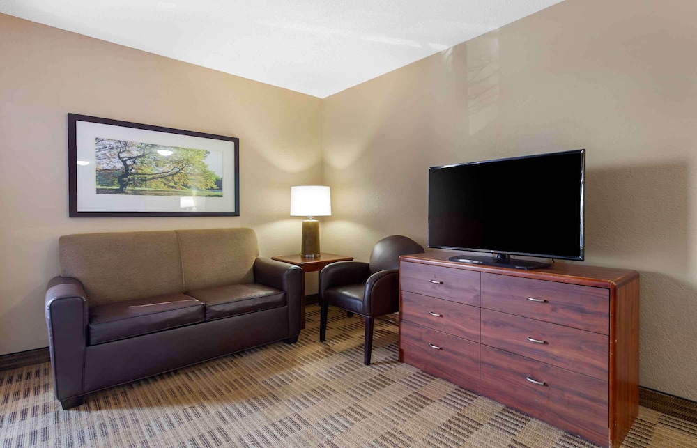 Extended Stay America Select Suites Rockford State Street - photo 14