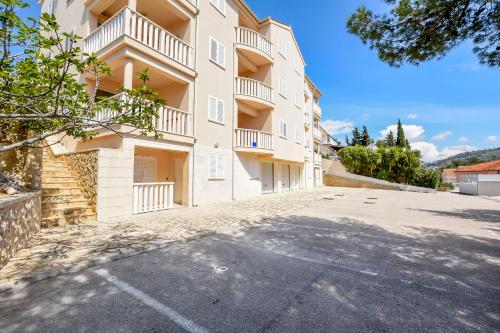 Apartman Slavica — 4-Star Luxury Hotel in Rogoznica, Croatia