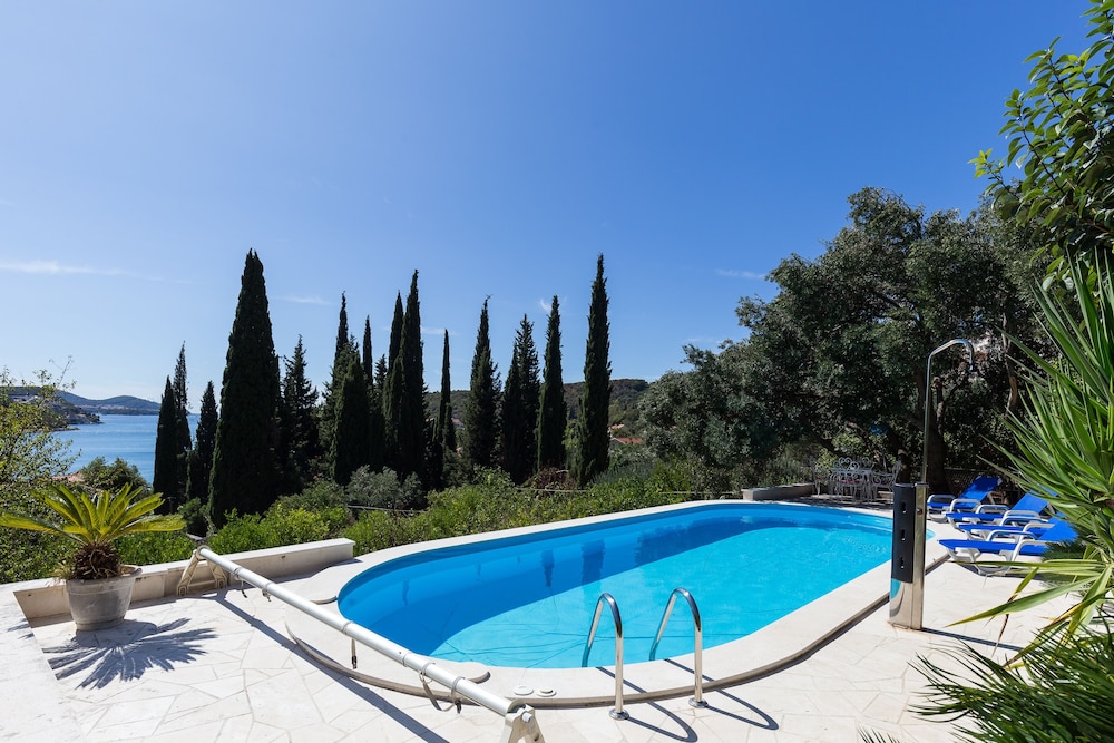 Apartments Rea Zaton — 4-Star Luxury Hotel in Dubrovnik, Croatia