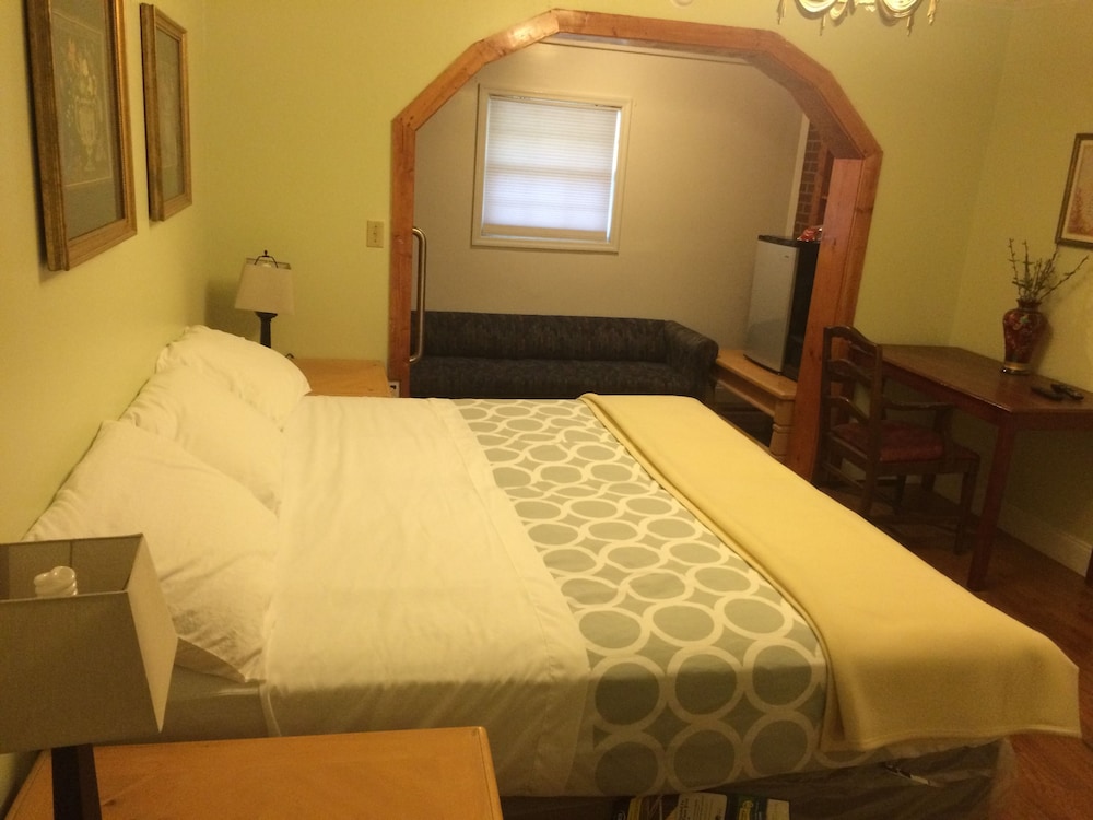 Dixie Plaza Hotel - photo 8