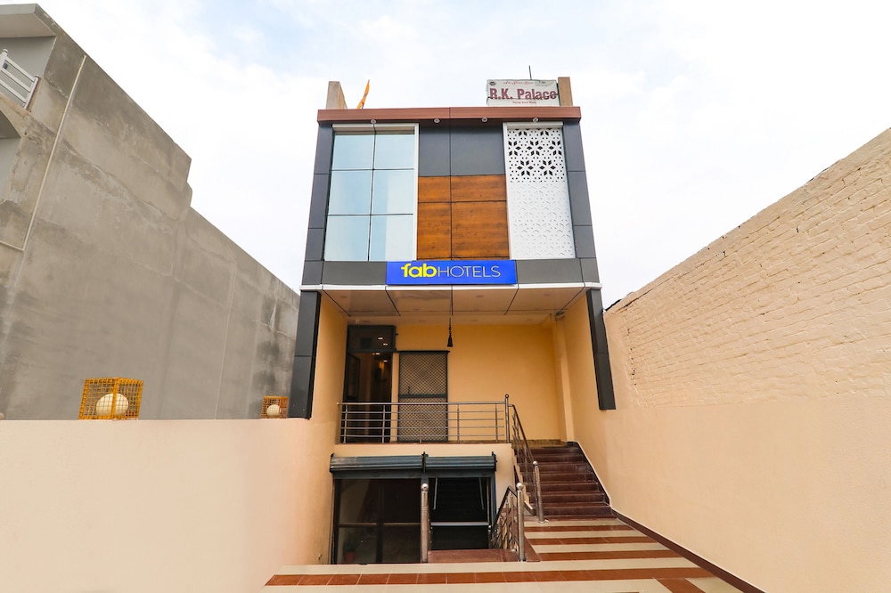 Fabhotel Rk Palace in Fyzabad, India