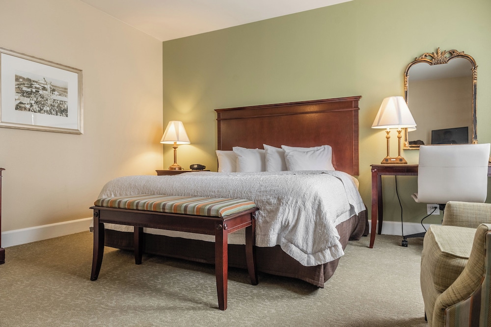 Hampton Inn & Suites Birmingham Downtown Tutwiler - photo 15