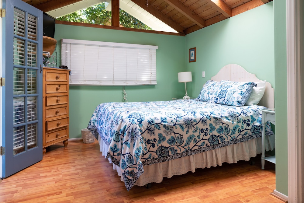 Secret Garden Inn and Cottages - photo 17