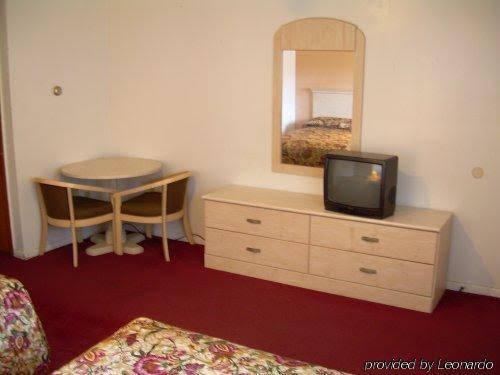 Pelican Motel - photo 10