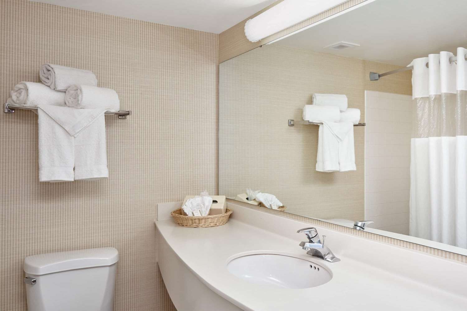 Madison Plaza Hotel - photo 26
