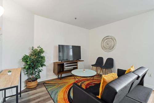 CozySuites 1BR with Direct Skybridge Access #4 — 4-Star Luxury Hotel in Indianapolis, United States