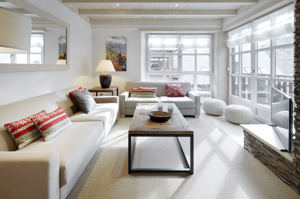 Val de Ruda Luxe 40 by FeelFree Rentals — 4-Star Luxury Hotel in Vielha, Spain
