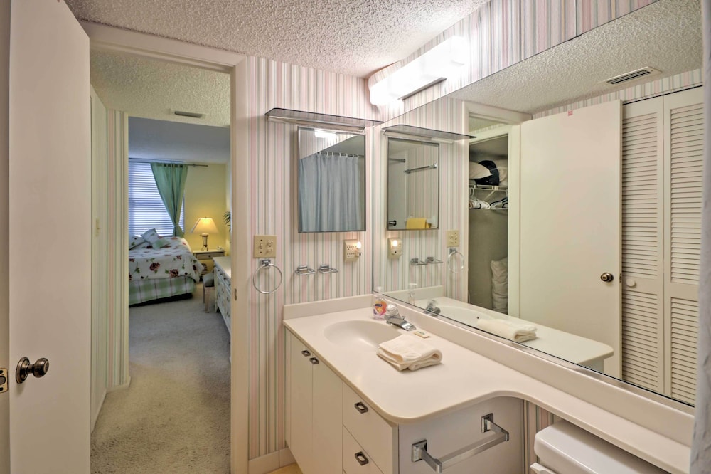 Beachfront Sarasota Resort Condo Siesta Key View - photo 3
