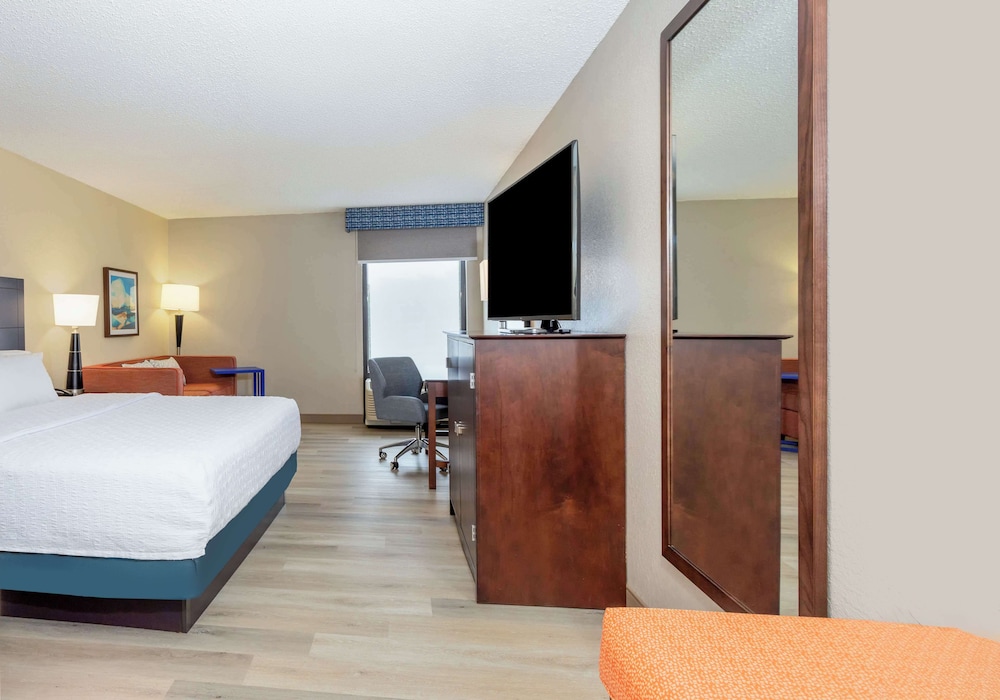 Hampton Inn Orlando International Airport - photo 16