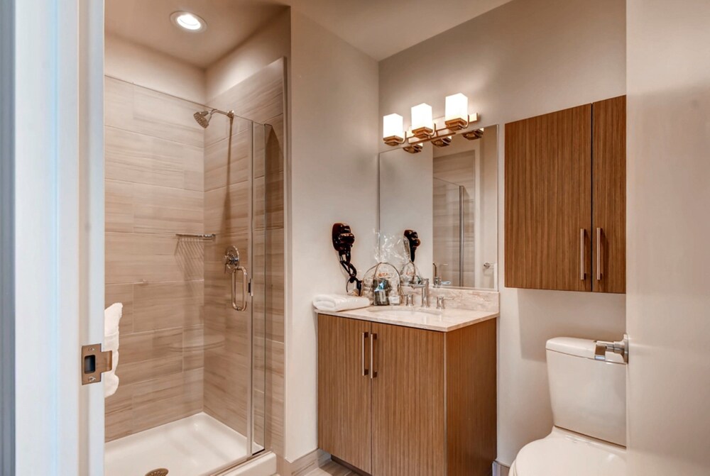 Global Luxury Suites at Newport - photo 46